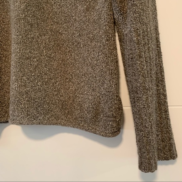 Columbia | V-Neck Sweater - Picture 5 of 15